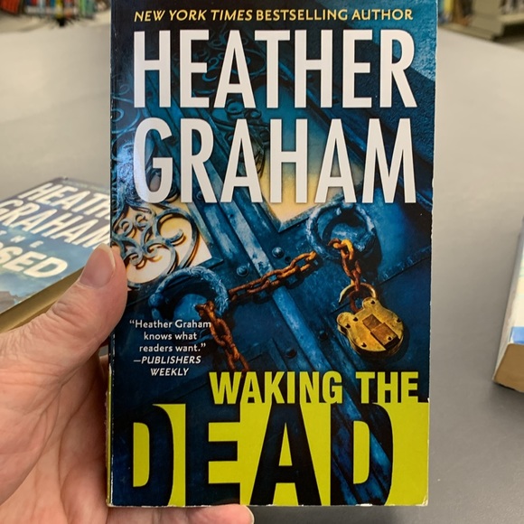 (3 for $20)3 Heather Graham softcover novels - Picture 4 of 10